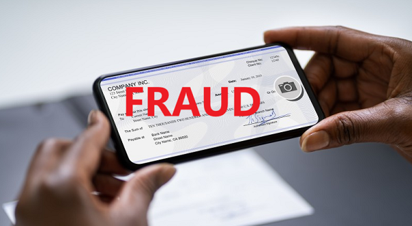 部署欺诈检测系统主要有两种路径