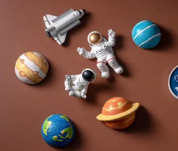 许多太空主题商品对储存环境有特殊要求